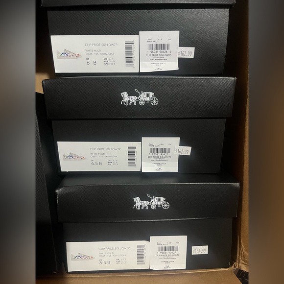 NWT Coach Outlet Clip Low Top Sneaker In Rainbow Signature Canvas Woman‘s - Picture 6 of 9